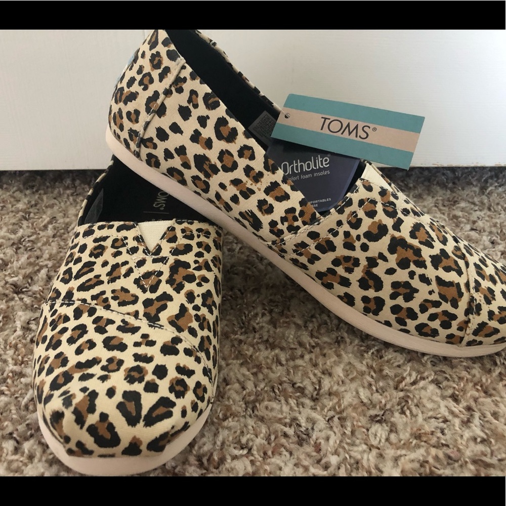 Woman’s 8.5 Tom’s slip on